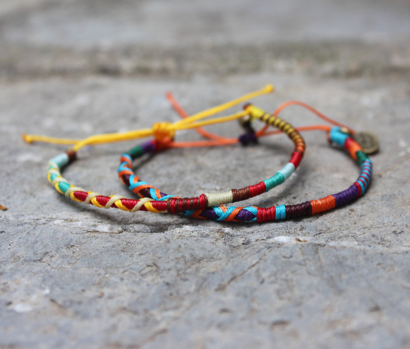 مجموعة أساور رفيعة بحلقة 2/الهند